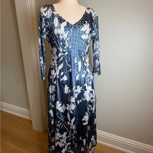 NWT Size XL - Komarov Flowy Navy and White Floral V-Neck Long Sleeve Midi Dress